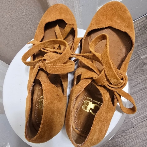 Gianni Bini Brown Strapped Leather Ankle Flats Size 7.5M🌴 - Picture 3 of 11